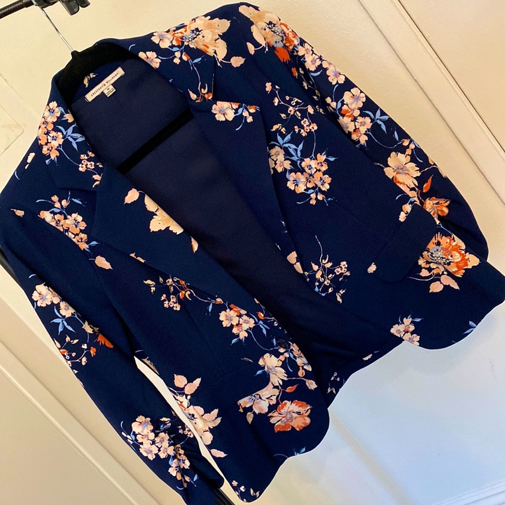 Unique botanical coat 🤍 in a very good conditions🤍